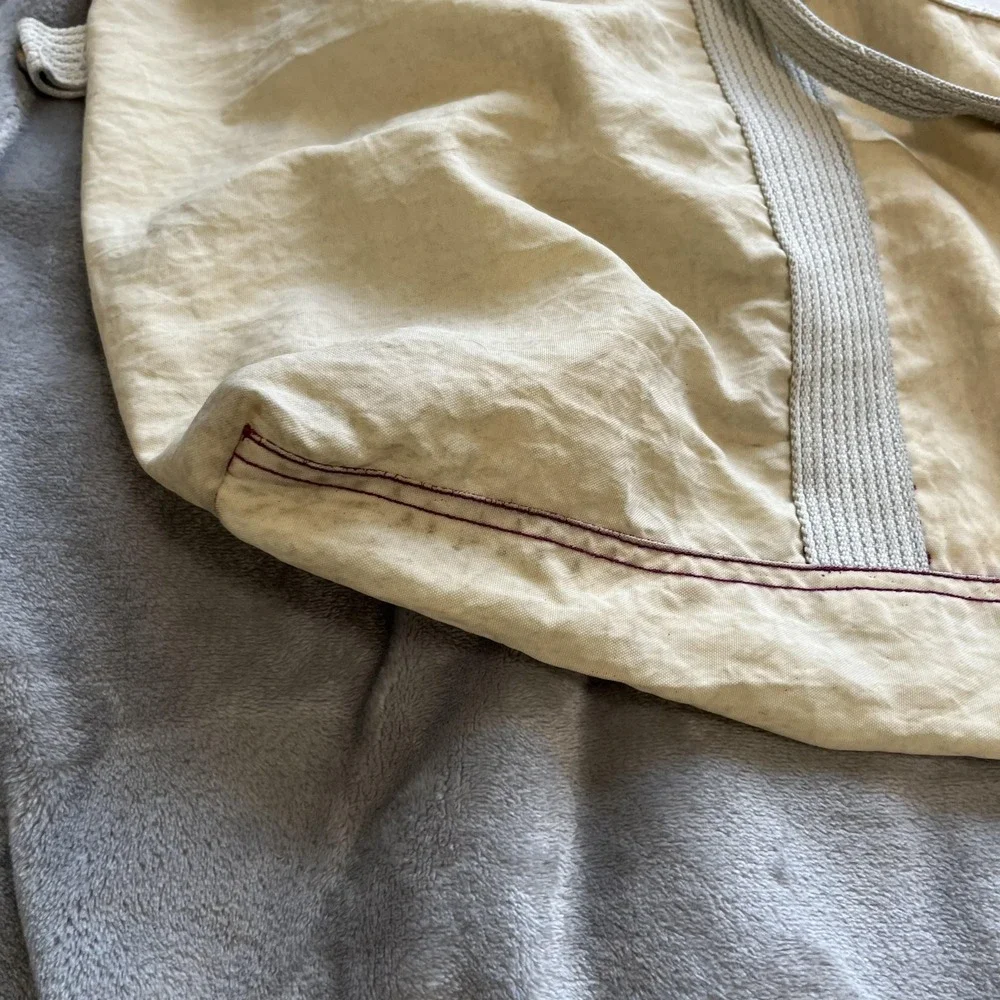 Nike Large Duffel Gym‎ Travel Tote Bag Beige Gray Purple Zip Top Logo Patch Gear